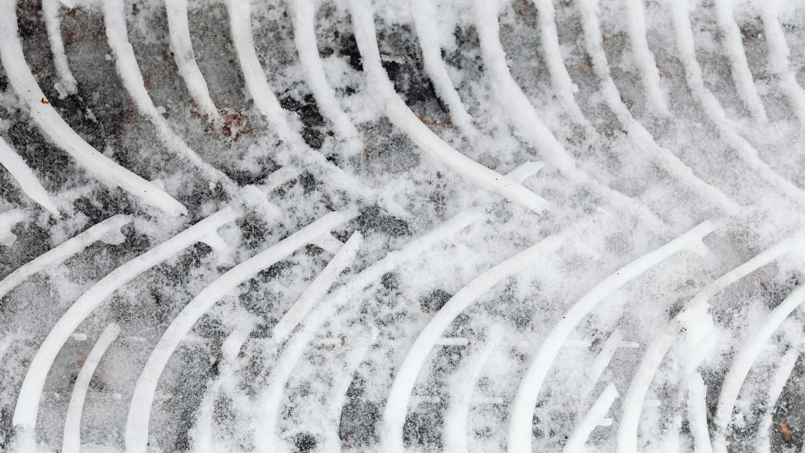 Коли міняти шини на зимові: +7 °C, ПДР і чек-лист