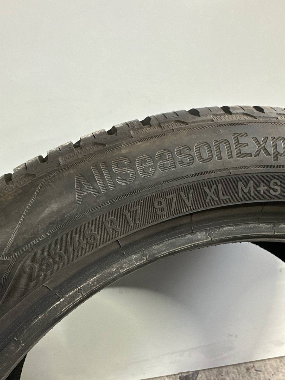 Шини Uniroyal AllSeasonExpert 2 235/45R17 97V