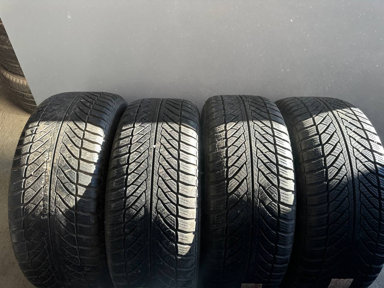 Шини Goodyear UltraGrip Performance RunFlat 245/55R17 102H