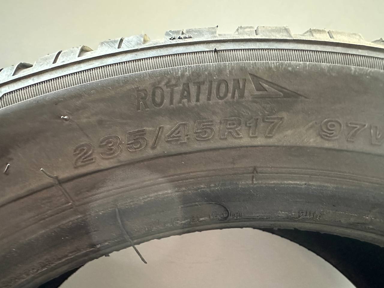 Шини Bridgestone Blizzak LM005 235/45R17 97V