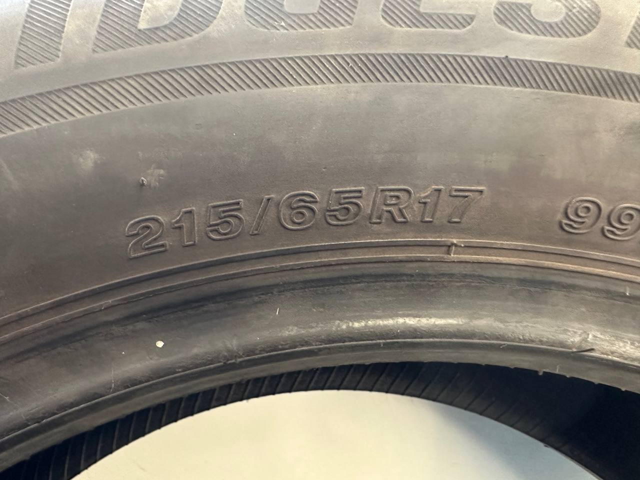 Шини Bridgestone Blizzak LM001 215/65R17 99H