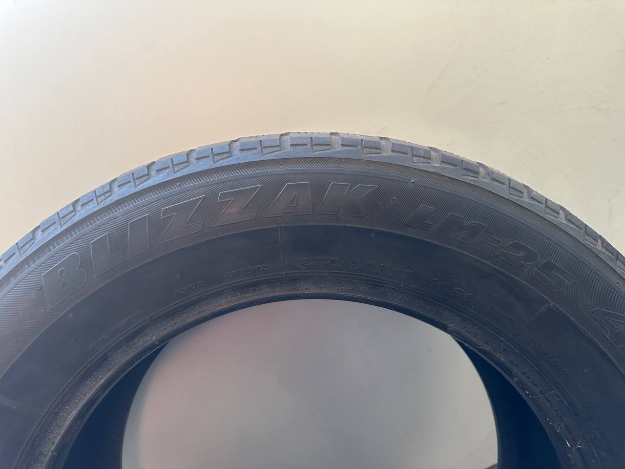 Шини Bridgestone Blizzak LM-25 235/60R17 102H