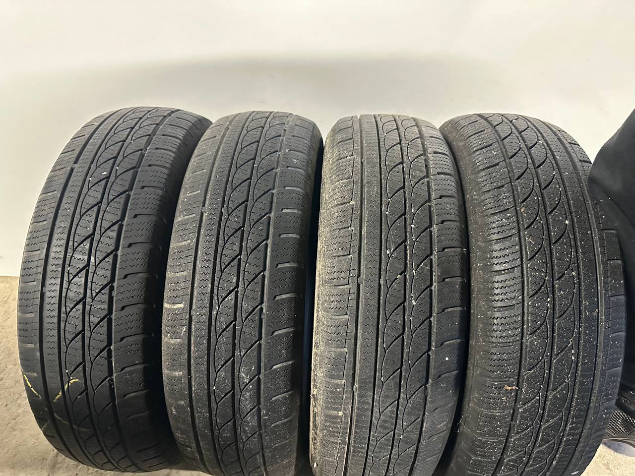 Шини Tracmax Ice Plus s210 175/60R15 81H